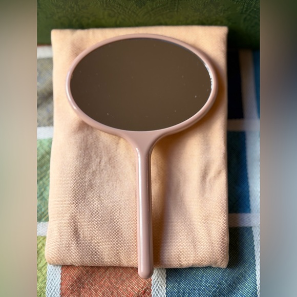 🪞 GUCCI BEAUTY  HAND MIRROR WITH FLORAL POUCH 🪞 NWOT 🪞 - Picture 5 of 16